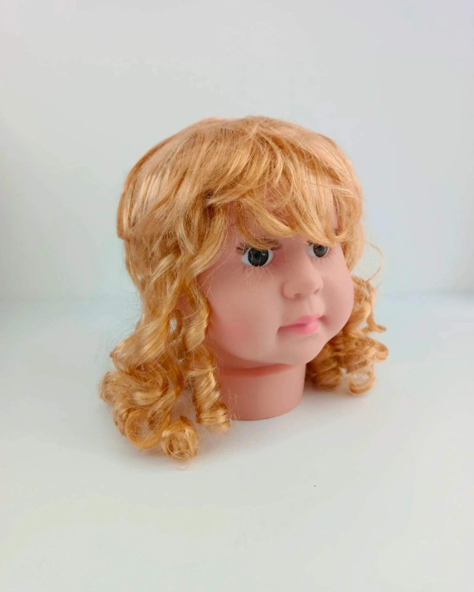 Cabeza maniquí de niña